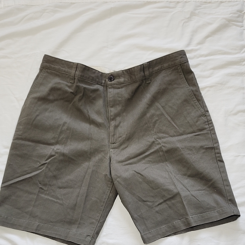 Dockers Men's Olive Green Shorts - Picture 2 of 7